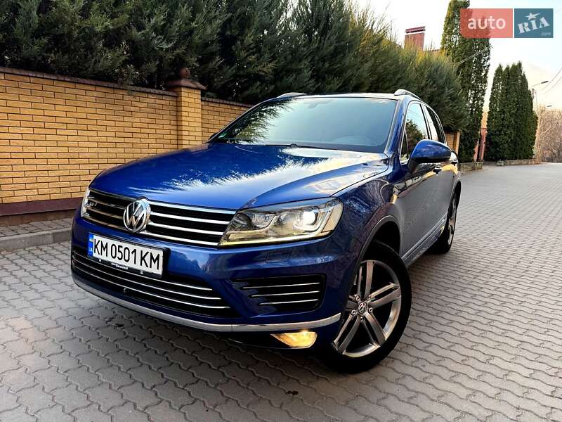 Внедорожник / Кроссовер Volkswagen Touareg 2015 в Хмельницком