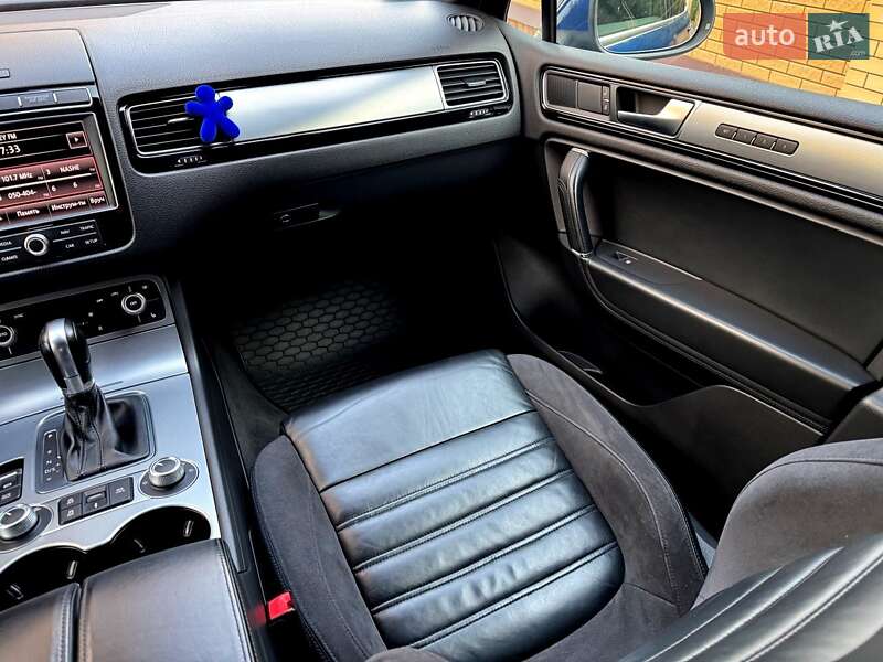 Внедорожник / Кроссовер Volkswagen Touareg 2015 в Хмельницком