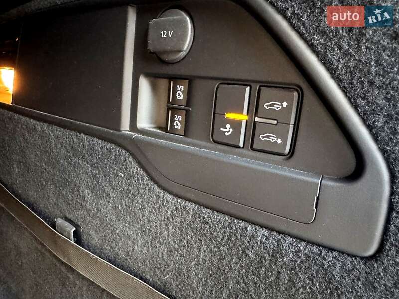 Внедорожник / Кроссовер Volkswagen Touareg 2015 в Хмельницком