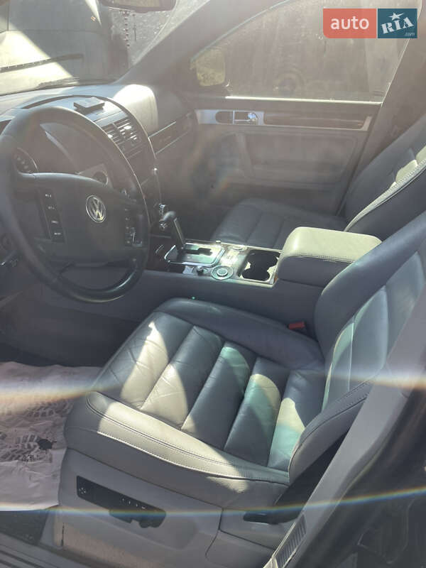 Позашляховик / Кросовер Volkswagen Touareg 2006 в Києві