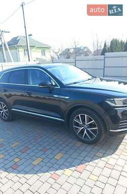 Внедорожник / Кроссовер Volkswagen Touareg 2018 в 