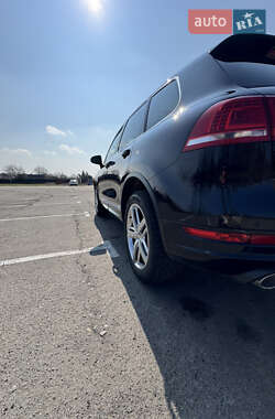 Позашляховик / Кросовер Volkswagen Touareg 2014 в 