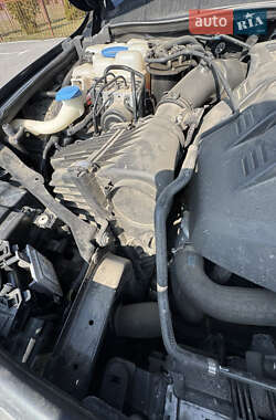 Позашляховик / Кросовер Volkswagen Touareg 2014 в 
