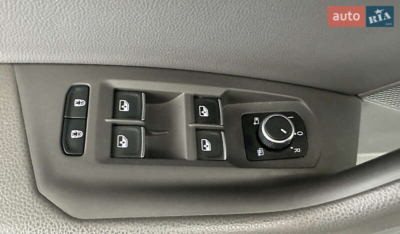 Позашляховик / Кросовер Volkswagen Touareg 2019 в Львові