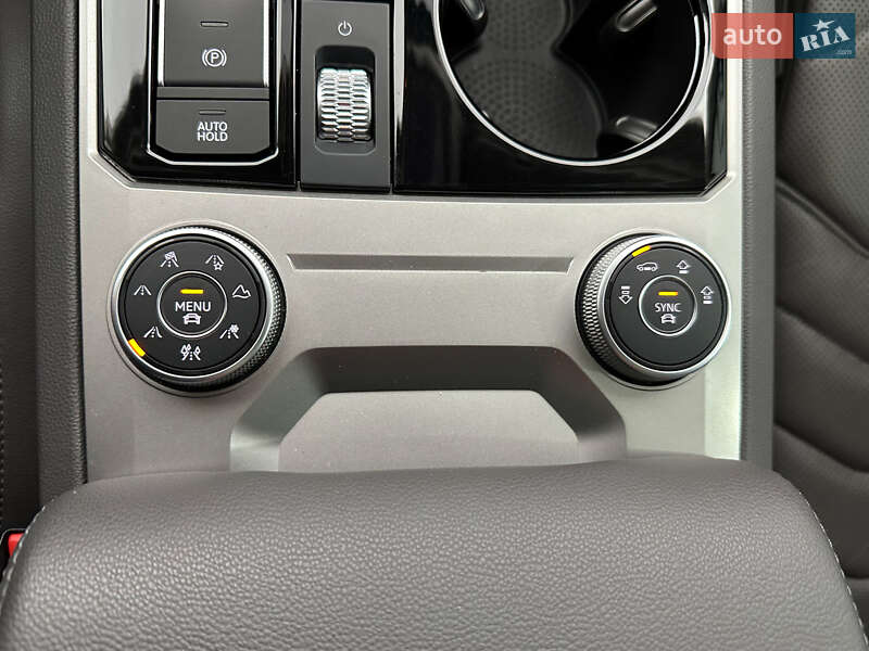 Позашляховик / Кросовер Volkswagen Touareg 2019 в Львові