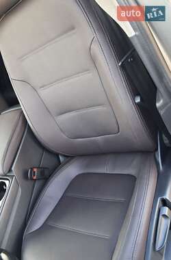 Внедорожник / Кроссовер Volkswagen Touareg 2017 в 