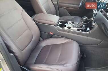 Внедорожник / Кроссовер Volkswagen Touareg 2017 в 