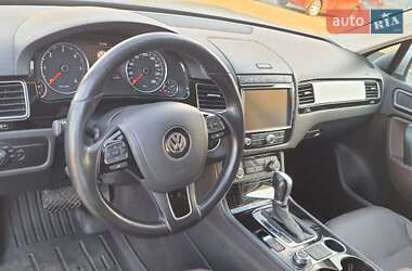 Внедорожник / Кроссовер Volkswagen Touareg 2017 в 