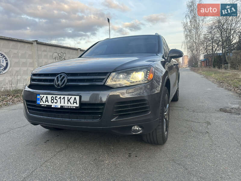 Внедорожник / Кроссовер Volkswagen Touareg 2012 в 