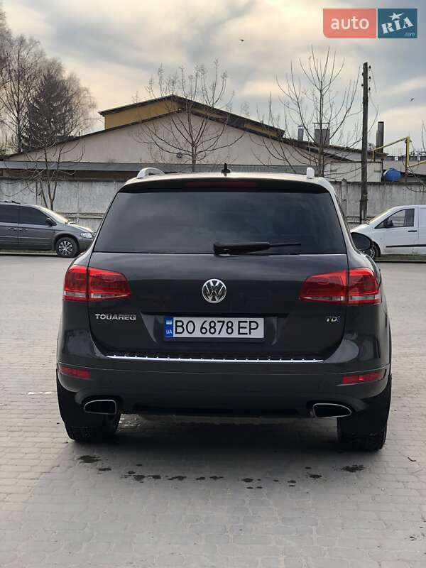Внедорожник / Кроссовер Volkswagen Touareg 2011 в Теофиполе