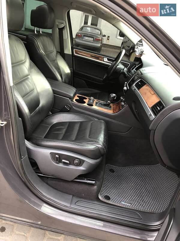 Внедорожник / Кроссовер Volkswagen Touareg 2011 в Теофиполе