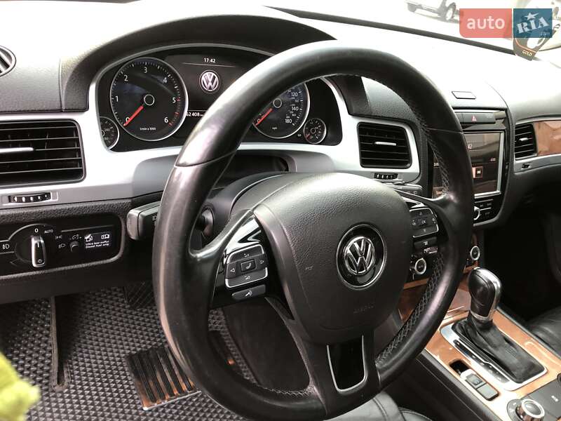 Внедорожник / Кроссовер Volkswagen Touareg 2011 в Теофиполе