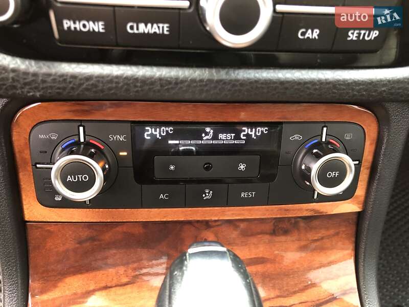 Внедорожник / Кроссовер Volkswagen Touareg 2011 в Теофиполе