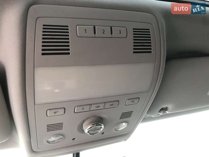 Внедорожник / Кроссовер Volkswagen Touareg 2011 в Теофиполе