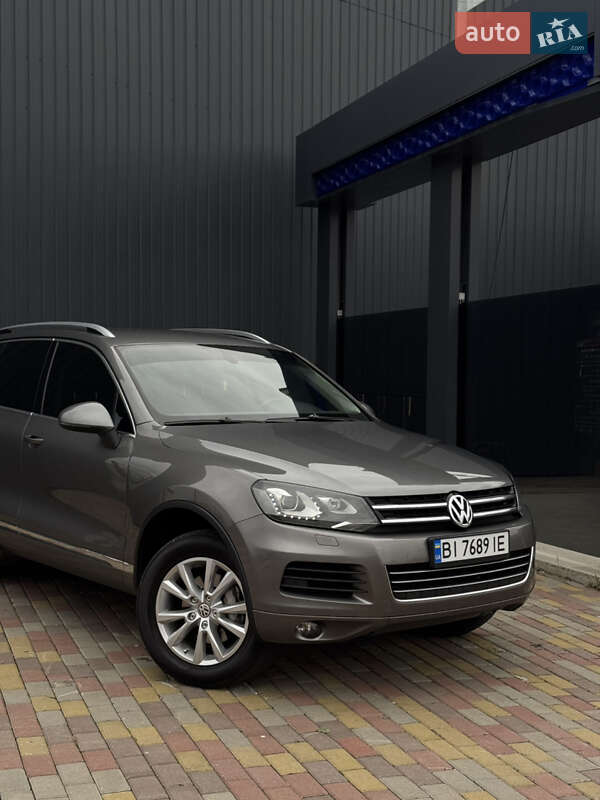 Внедорожник / Кроссовер Volkswagen Touareg 2012 в Харькове