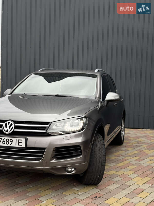 Внедорожник / Кроссовер Volkswagen Touareg 2012 в Харькове