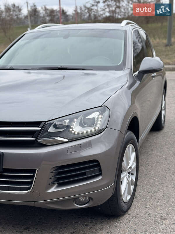 Внедорожник / Кроссовер Volkswagen Touareg 2012 в Харькове