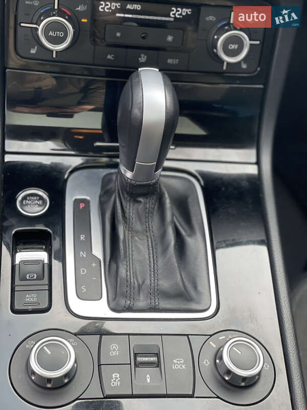 Внедорожник / Кроссовер Volkswagen Touareg 2010 в Виннице