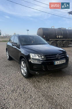 Позашляховик / Кросовер Volkswagen Touareg 2011 в 