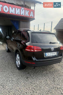 Позашляховик / Кросовер Volkswagen Touareg 2011 в 