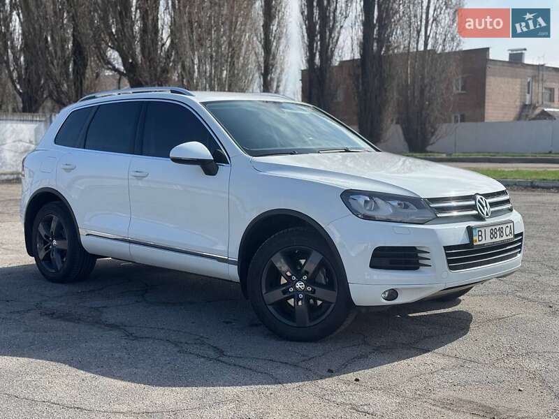 Позашляховик / Кросовер Volkswagen Touareg 2014 в Лубнах