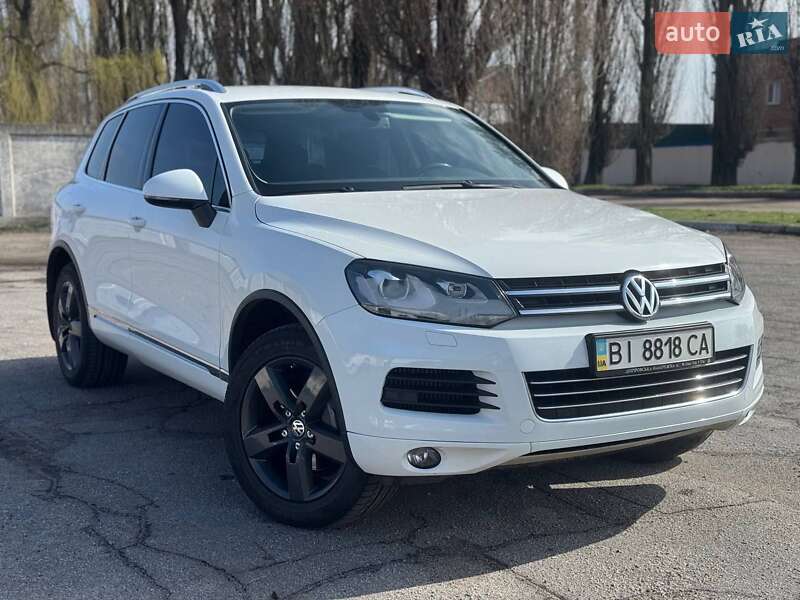 Позашляховик / Кросовер Volkswagen Touareg 2014 в Лубнах