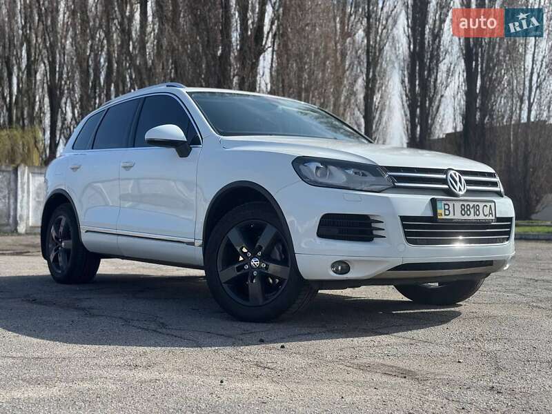 Позашляховик / Кросовер Volkswagen Touareg 2014 в Лубнах
