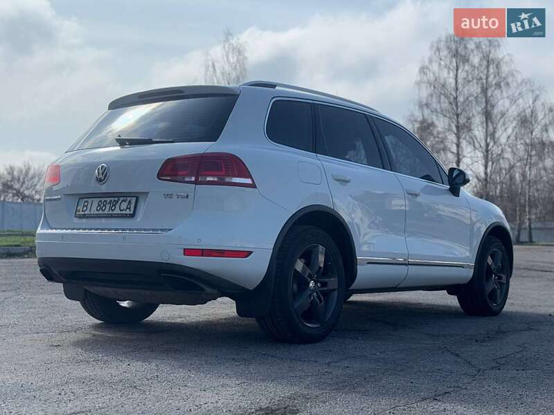 Позашляховик / Кросовер Volkswagen Touareg 2014 в Лубнах
