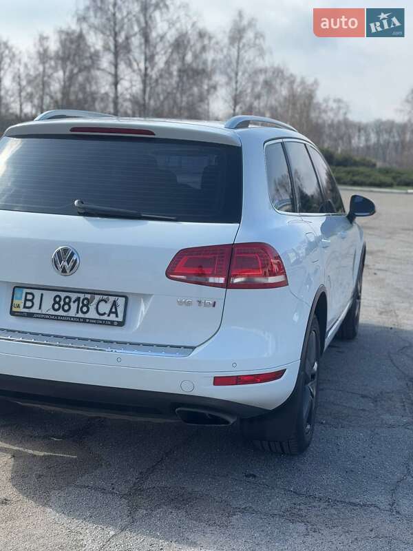 Позашляховик / Кросовер Volkswagen Touareg 2014 в Лубнах