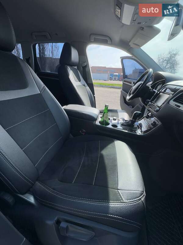 Позашляховик / Кросовер Volkswagen Touareg 2014 в Лубнах