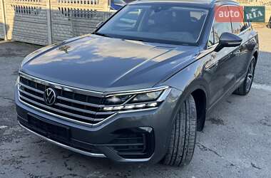 Внедорожник / Кроссовер Volkswagen Touareg 2022 в 