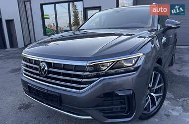 Внедорожник / Кроссовер Volkswagen Touareg 2022 в 