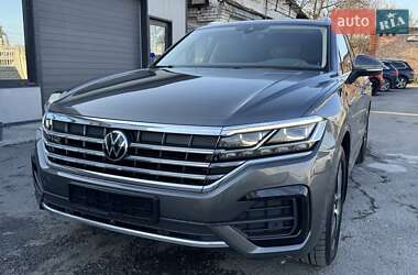 Внедорожник / Кроссовер Volkswagen Touareg 2022 в 