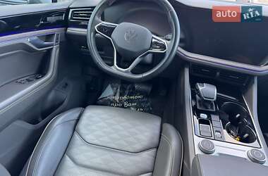 Внедорожник / Кроссовер Volkswagen Touareg 2022 в 