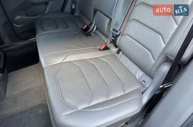 Внедорожник / Кроссовер Volkswagen Touareg 2022 в 