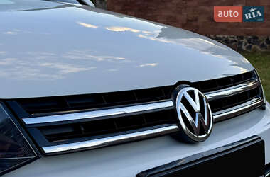 Внедорожник / Кроссовер Volkswagen Touareg 2012 в 