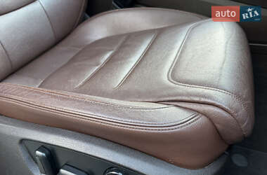 Внедорожник / Кроссовер Volkswagen Touareg 2012 в 