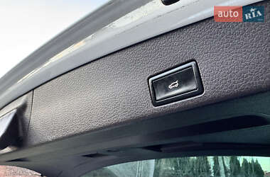 Внедорожник / Кроссовер Volkswagen Touareg 2012 в 