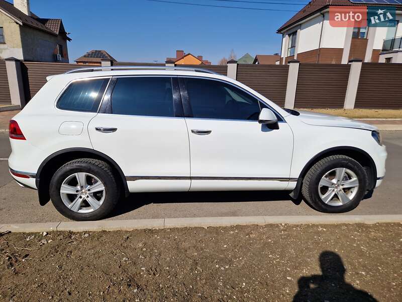 Внедорожник / Кроссовер Volkswagen Touareg 2016 в Киеве