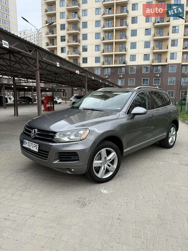 Внедорожник / Кроссовер Volkswagen Touareg 2010 в 