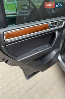 Внедорожник / Кроссовер Volkswagen Touareg 2010 в 