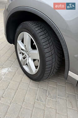 Внедорожник / Кроссовер Volkswagen Touareg 2010 в 