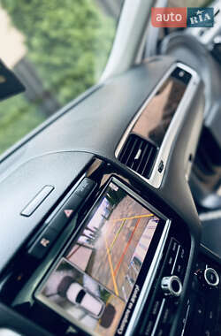 Внедорожник / Кроссовер Volkswagen Touareg 2011 в 