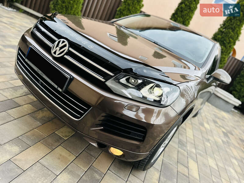 Внедорожник / Кроссовер Volkswagen Touareg 2011 в 