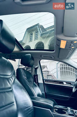 Внедорожник / Кроссовер Volkswagen Touareg 2011 в 