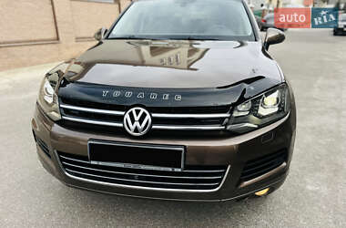 Внедорожник / Кроссовер Volkswagen Touareg 2011 в 