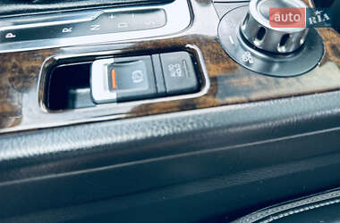 Внедорожник / Кроссовер Volkswagen Touareg 2011 в 