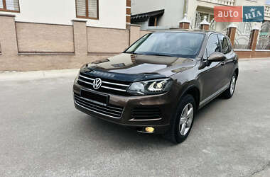 Внедорожник / Кроссовер Volkswagen Touareg 2011 в 