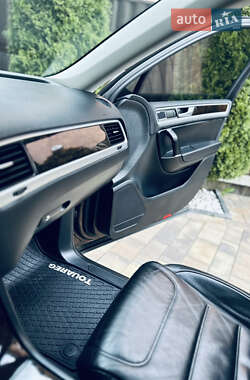 Внедорожник / Кроссовер Volkswagen Touareg 2011 в 