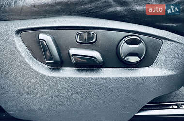 Внедорожник / Кроссовер Volkswagen Touareg 2011 в 